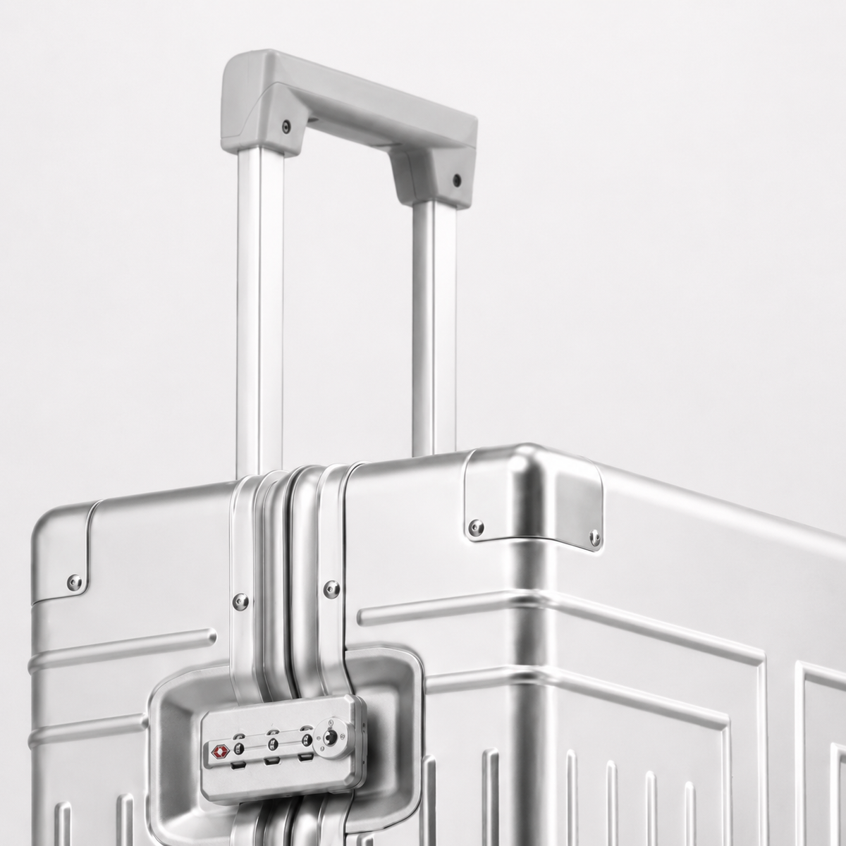 Poignée télescopique en aluminium de la valise Orvessa Turenne argent, dépliée