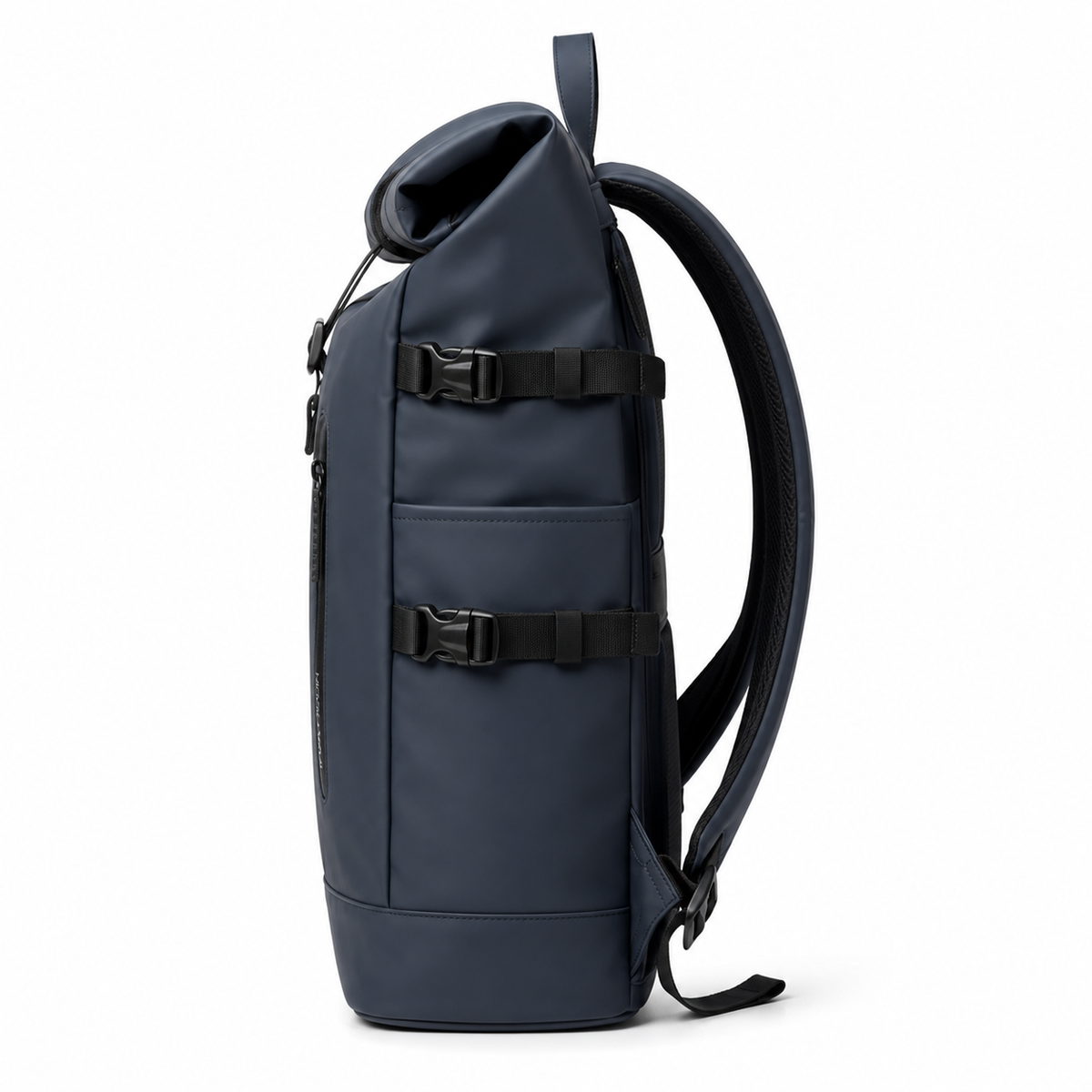Sac à dos roll-top bleu marine, vue de profil : haut enroulé et sangles de compression