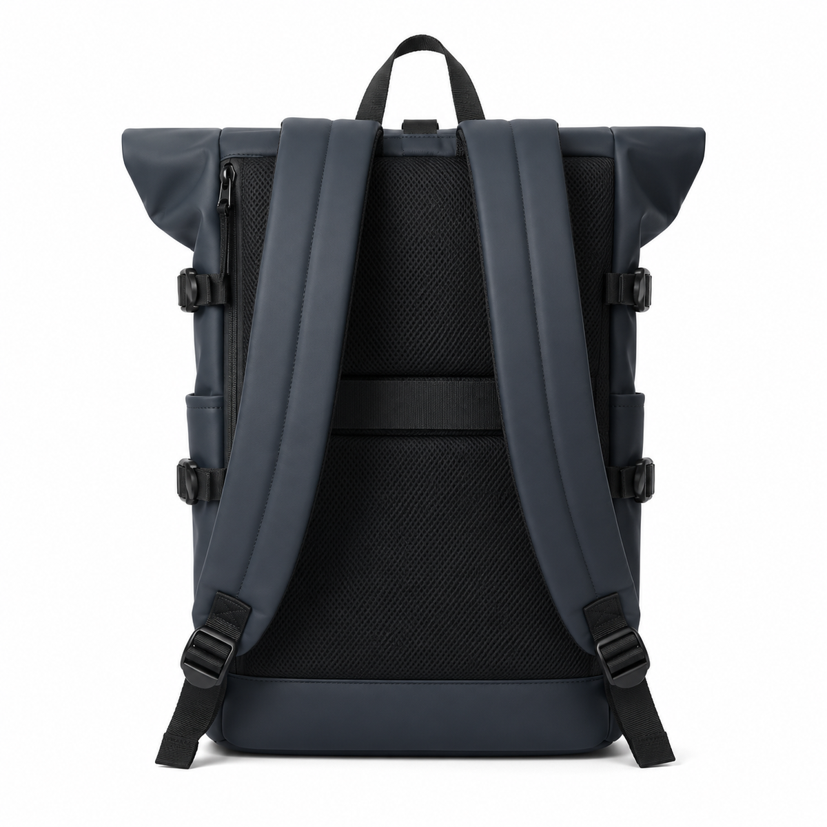 Sac à dos roll-top bleu marine, vue de dos : bretelles rembourrées et dos en maille noire
